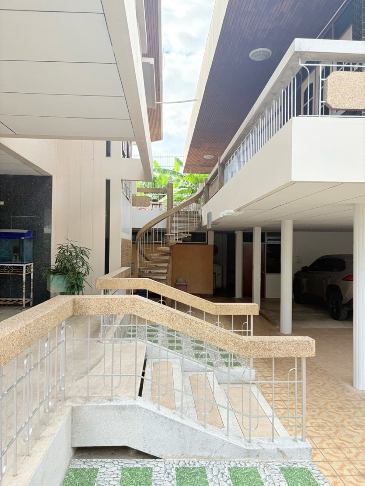 For SaleHouseSapankwai,Jatujak : 📢 Exclusive Listing! Three Houses on a Rare Square-Shaped Land Plot in Inthamara–Saphan Khwai | Only 600 m to BTS | Prime Access to Sutthisan–Phahonyothin–Vibhavadi