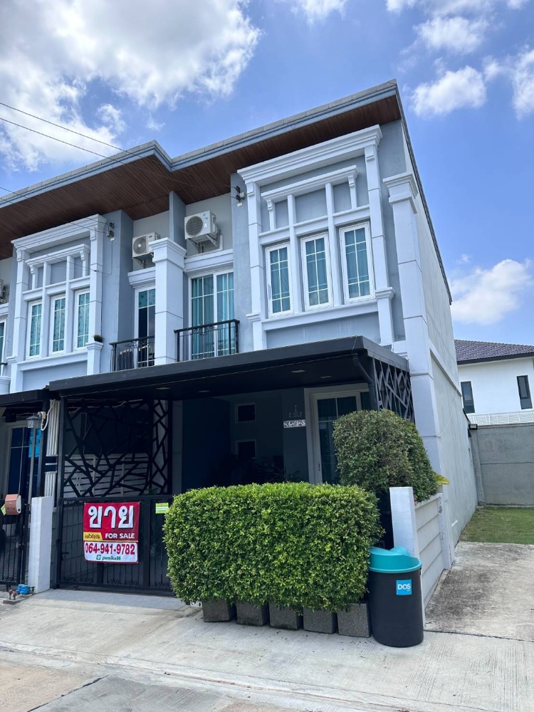 ให้เช่าทาวน์โฮมลาดกระบัง สุวรรณภูมิ : ให้เช่าทาวน์โฮม โกเด้นทาวน์  ทำเลทองใกล้เเหล่งช๊อปปิ้ง และสิ่งอำนวยควมสะดวกครบครัน ราคาพิเศษ บ้านหลังริมบรรยากาศส่วนตัวสุดๆ