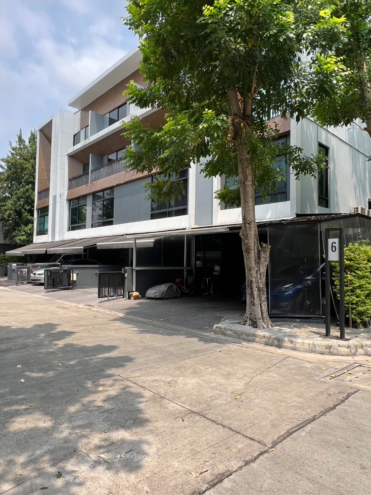 For SaleTownhomeRama3 (Riverside),Satupadit : [Owner selling] 3 and a half storey townhouse, 3 bedrooms, 4 bathrooms, with furniture and appliances, 16.2 million baht