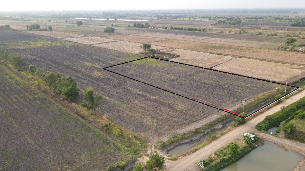 For SaleLandNakhon Nayok : Land for sale divided into 4 rai with title deed, Dong Lakorn Subdistrict, selling for 400,000 baht per rai. Seller pays all operating expenses.