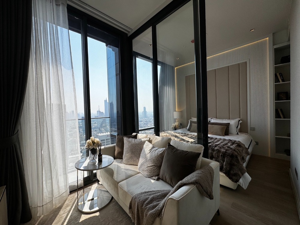 For SaleCondoSilom, Saladaeng, Bangrak : Condo for sale: Ashton Silom, 1 bedroom, price 7.XX, fully furnished, free furniture, free transfer fee, down payment 0 baht, can make an appointment to see the actual room every day.