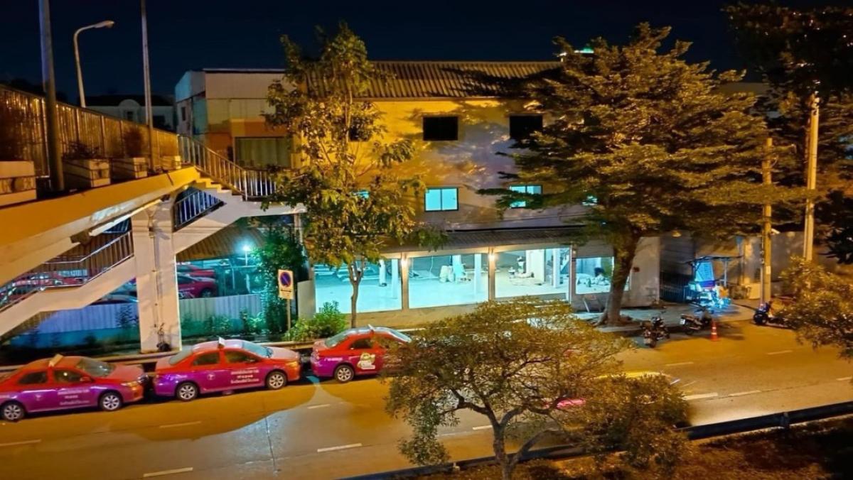 For SaleShop HouseRama3 (Riverside),Satupadit : 📢👇 The three-story building is located along the main road in Yan Nawa, Sathu Pradit for sell with tenant til April 27