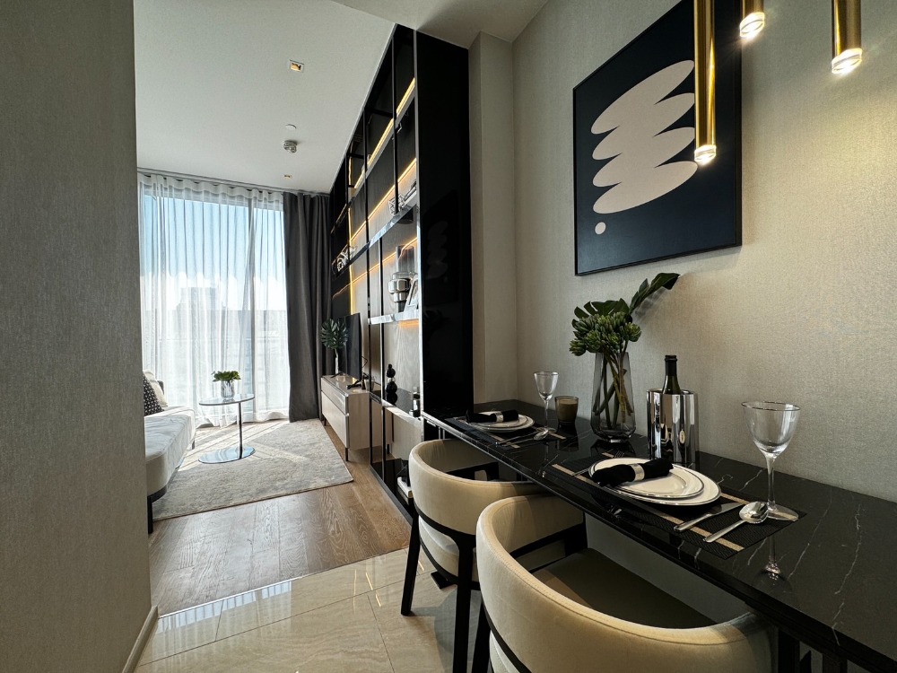 For SaleCondoSilom, Saladaeng, Bangrak : Huge discounts on luxury with Ashton Silom Condo, 1 large bedroom, starting at 7.XX, free on all expenses. Hurry and say hello before the chance runs out.