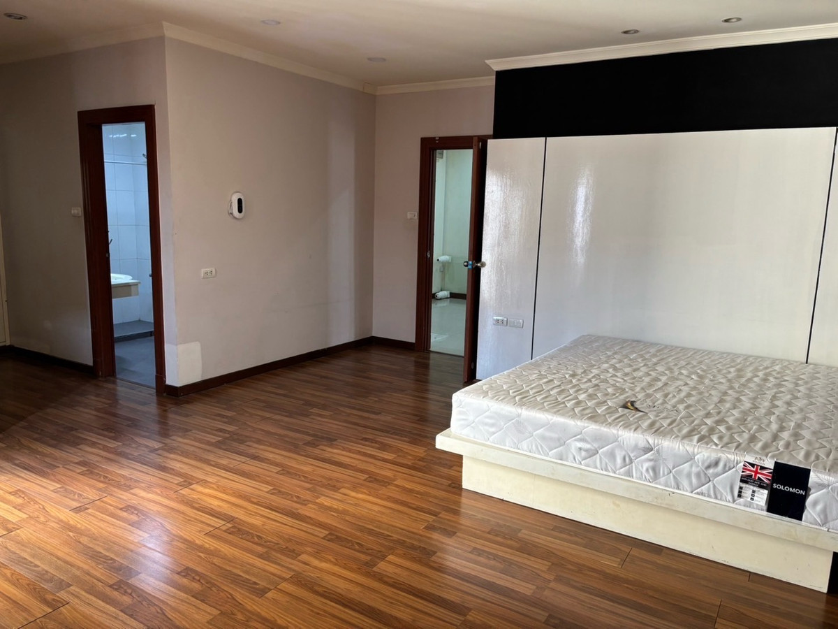 ขายคอนโดรัชดา ห้วยขวาง : คอนโด กลางกรุง รีสอร์ท (KlangKrung Resort Condominium) 72 ตรม. ห้องมุม ถูกที่สุดในโครงการ