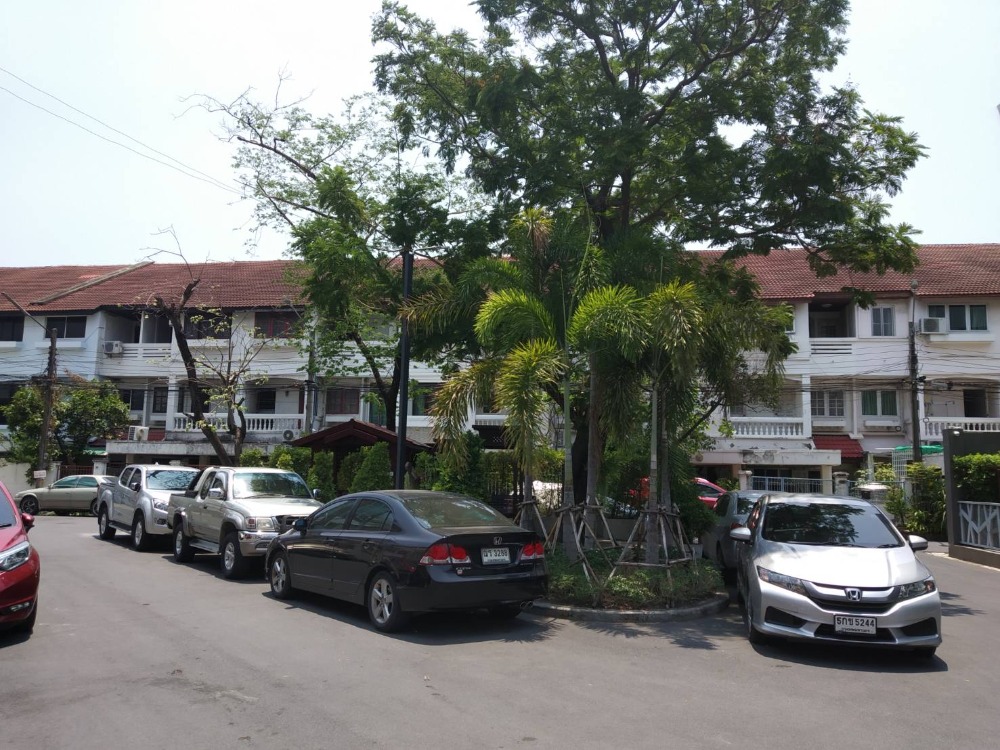 ขายทาวน์โฮมลาดพร้าว เซ็นทรัลลาดพร้าว : ขาย โฮมทาวน์ ออฟฟิส 4 ห้องนอน 2 ห้องน้ำ (S03-1792S)