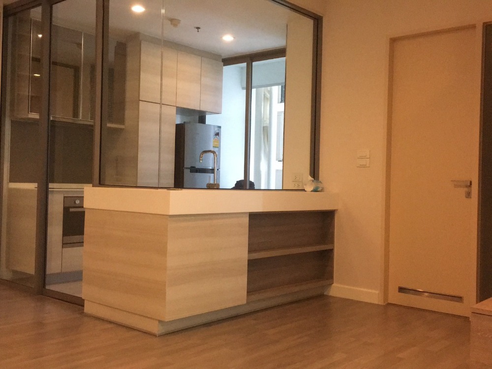 For RentCondoWongwianyai, Charoennakor : The Room BTS Wongwianyai for rent 39k 064-274-8883