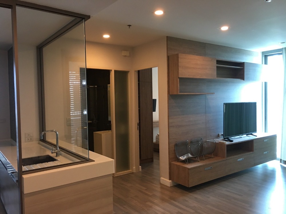 For RentCondoWongwianyai, Charoennakor : The Room BTS Wongwianyai for rent 39k 064-274-8883