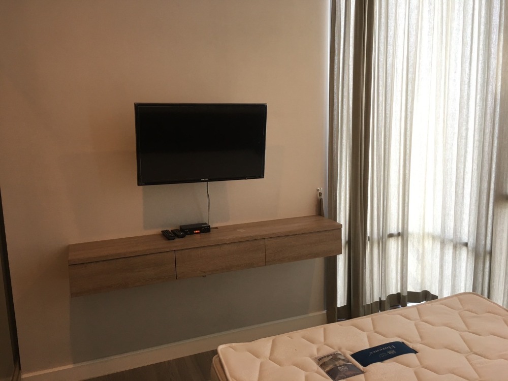 For RentCondoWongwianyai, Charoennakor : The Room BTS Wongwianyai for rent 39k 064-274-8883