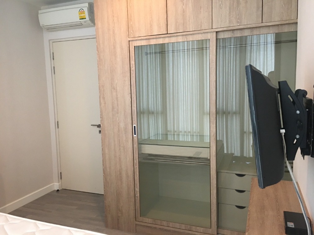 For RentCondoWongwianyai, Charoennakor : The Room BTS Wongwianyai for rent 39k 064-274-8883