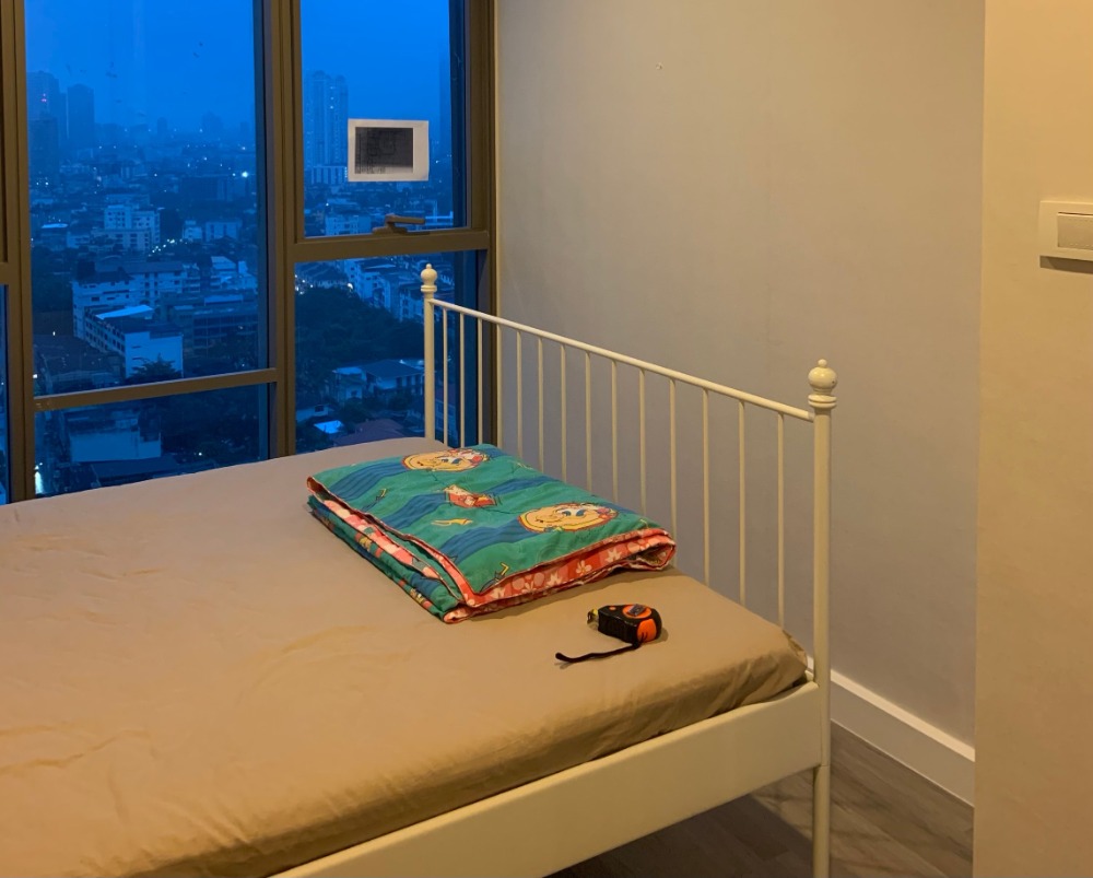 For RentCondoWongwianyai, Charoennakor : The Room BTS Wongwianyai for rent 40k 064-274-8883