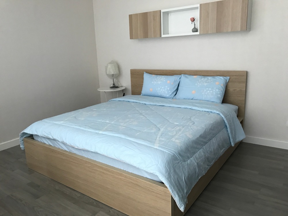 For RentCondoWongwianyai, Charoennakor : The Room BTS Wongwianyai for rent 40k 064-274-8883