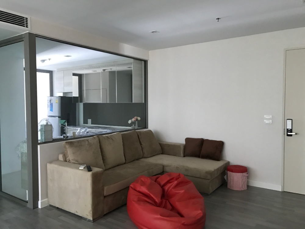 For RentCondoWongwianyai, Charoennakor : The Room BTS Wongwianyai for rent 40k 064-274-8883