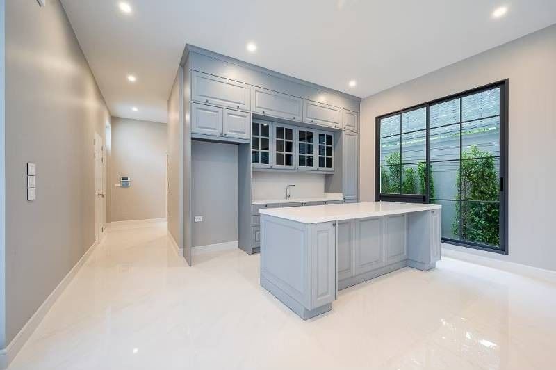 ขายบ้านพัฒนาการ ศรีนครินทร์ : 🔥🔥 𝐅𝐎𝐑 𝐒𝐀𝐋𝐄 : 𝐍𝐎𝐇𝐎.𝟓!!  𝐏𝐫𝐢𝐜𝐞 𝟕𝟐.𝟓𝐦𝐛, 𝟒 𝐁𝐞𝐝𝐬 𝟓 𝐁𝐚𝐭𝐡𝐬 𝟒𝐏𝐚𝐫𝐤𝐢𝐧𝐠,  𝟓𝟓𝟒𝐬𝐪𝐦 : 𝐁𝐞𝐬𝐭 𝐏𝐫𝐢𝐜𝐞 !! 𝐍𝐚𝐫𝐚𝐬𝐢𝐫𝐢 กรุงเทพกรีฑา ☎️ 𝟎𝟗𝟓𝟗𝟒𝟏𝟓𝟗𝟗𝟗