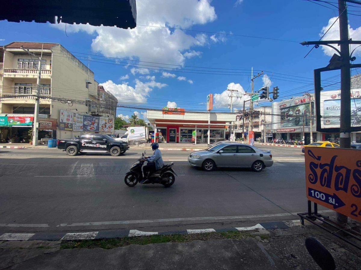 For SaleShop HouseKhon Kaen : 🔥Urgent sale, 2 commercial buildings, Khon Kaen commercial area. Price lower than market If you like, you can negotiate the price 🔥