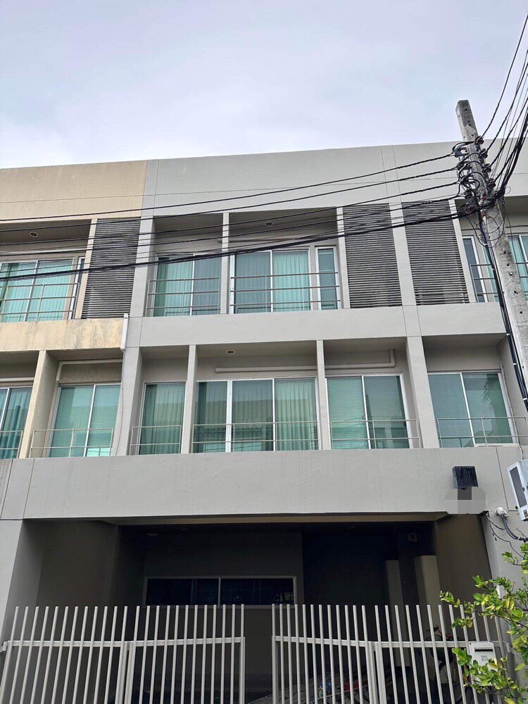 ขายทาวน์โฮมพัฒนาการ ศรีนครินทร์ : ขายด่วนนทาวน์โฮมโนเบิ้ลพัฒนาการ มี3ห้องนอน3ห้องน้ำเนื้อที่21.6ตารางวา ราคาขาย10,000,000บาท[โอน50/50]