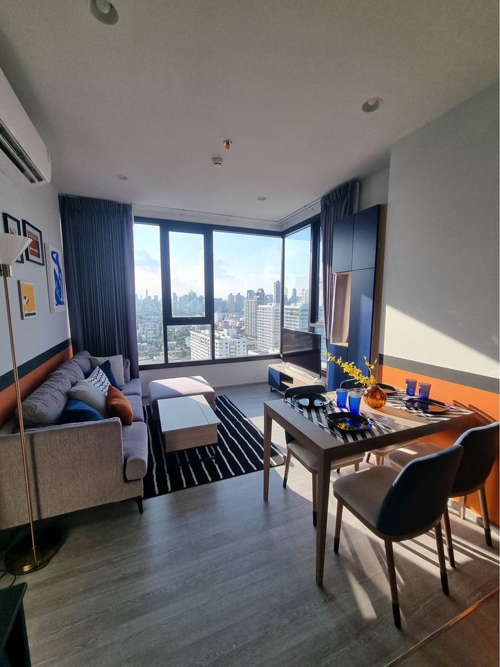 For RentCondoSukhumvit, Asoke, Thonglor : **Urgent rent** XT Ekkamai Condo, 2 bedrooms, 2 bathrooms, 54 sq m., 24th floor, city view, beautifully decorated, fully furnished.
