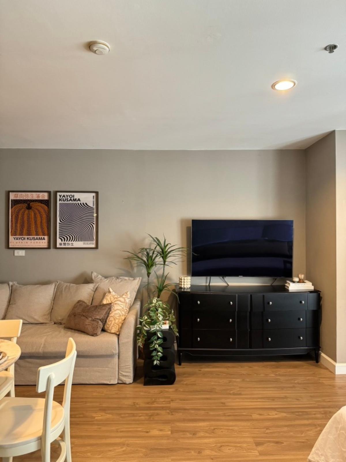 ให้เช่าคอนโดวิทยุ ชิดลม หลังสวน : 🔥ให้เช่าด่วน🔥* โครงสร้างแข็งแรง รอดพ้นแผ่นดินไหว * ห้องสวย เฟอร์ครบ ใจกลางเมือง – 200 meters จาก BTS ราชดำริ พร้อมเข้าอยู่!