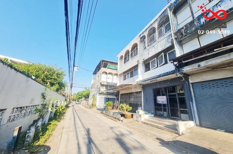For SaleShop HouseRatchadapisek, Huaikwang, Suttisan : For sale and rent, 3-story building, 12 square meters, Lat Phrao Road, Soi Lat Phrao 43, near BTS Phawana.
