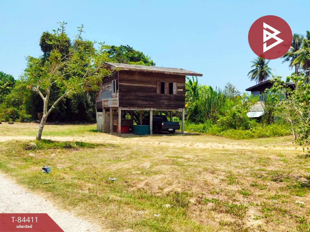 For SaleLandChumphon : Land for sale with buildings, area 1 rai 1 ngan 41.7 square wah, Wang Phai, Chumphon.