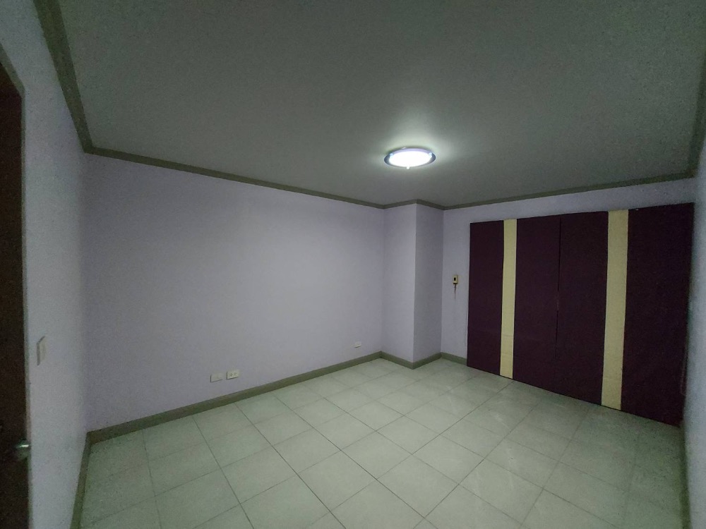 For SaleCondoChokchai 4, Ladprao 71, Ladprao 48, : Condo near the Yellow Line, in front of Big C Lat Phrao, 2 bedrooms, 1 bathroom, price less than two million.