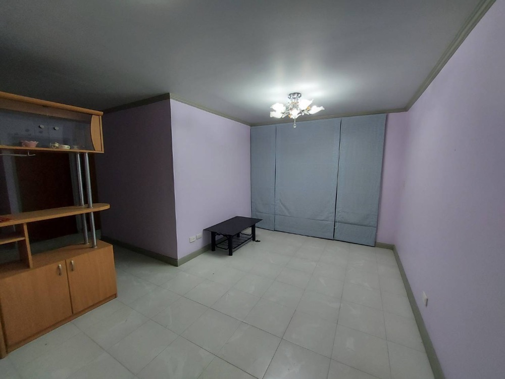 For SaleCondoChokchai 4, Ladprao 71, Ladprao 48, : Condo near the Yellow Line, in front of Big C Lat Phrao, 2 bedrooms, 1 bathroom, price less than two million.