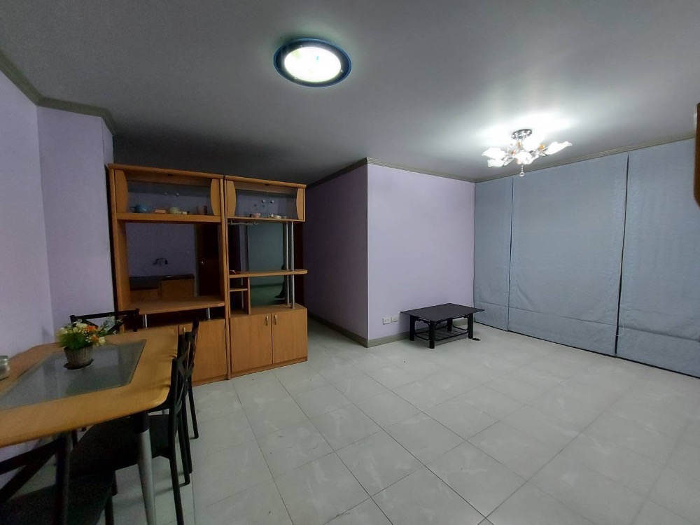 For SaleCondoChokchai 4, Ladprao 71, Ladprao 48, : Condo near the Yellow Line, in front of Big C Lat Phrao, 2 bedrooms, 1 bathroom, price less than two million.