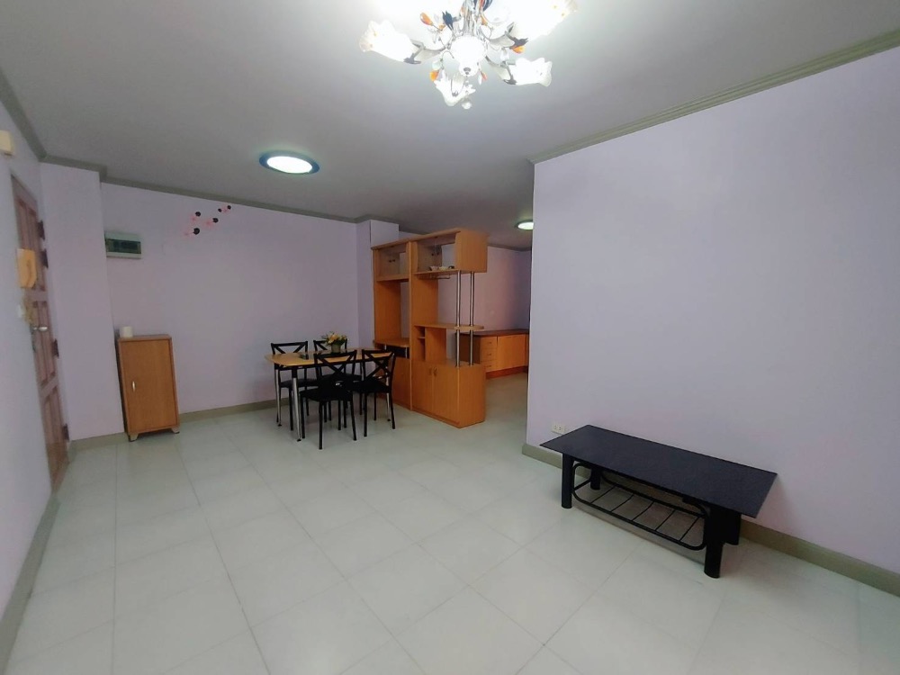 For SaleCondoChokchai 4, Ladprao 71, Ladprao 48, : Condo near the Yellow Line, in front of Big C Lat Phrao, 2 bedrooms, 1 bathroom, price less than two million.