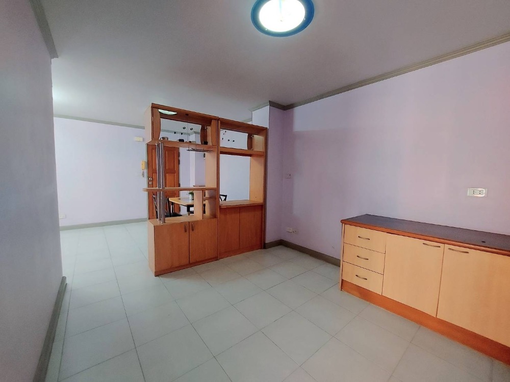 For SaleCondoChokchai 4, Ladprao 71, Ladprao 48, : Condo near the Yellow Line, in front of Big C Lat Phrao, 2 bedrooms, 1 bathroom, price less than two million.