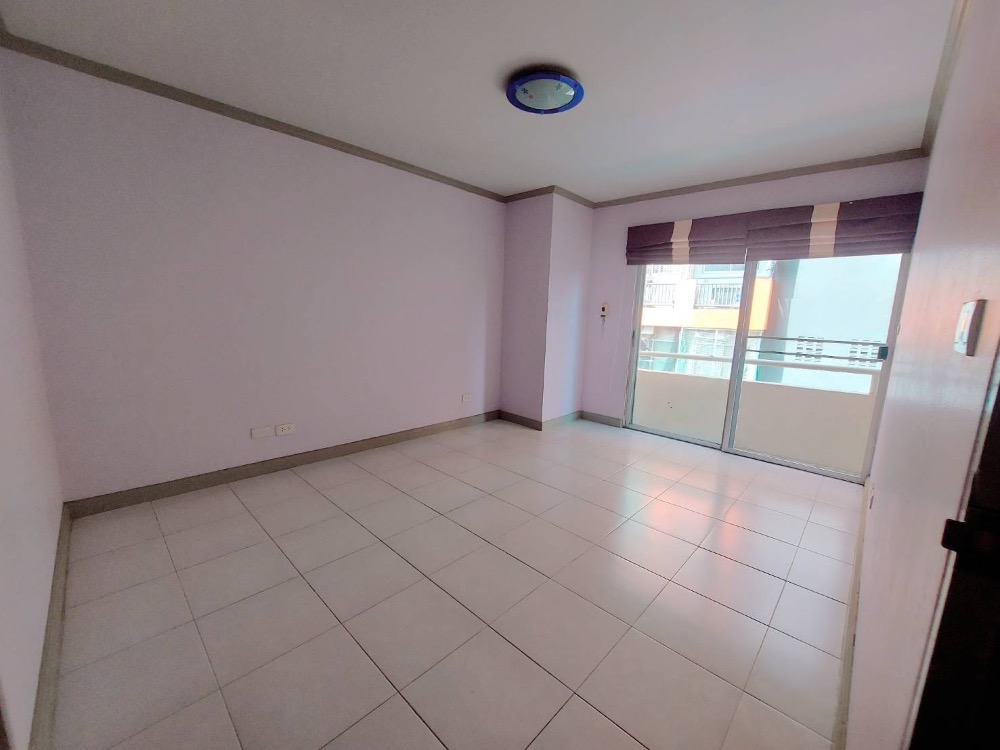 For SaleCondoChokchai 4, Ladprao 71, Ladprao 48, : Condo near the Yellow Line, in front of Big C Lat Phrao, 2 bedrooms, 1 bathroom, price less than two million.