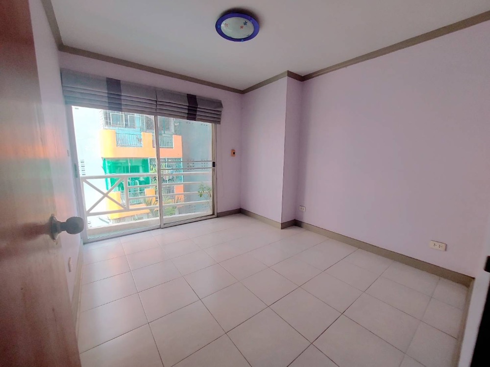 For SaleCondoChokchai 4, Ladprao 71, Ladprao 48, : Condo near the Yellow Line, in front of Big C Lat Phrao, 2 bedrooms, 1 bathroom, price less than two million.