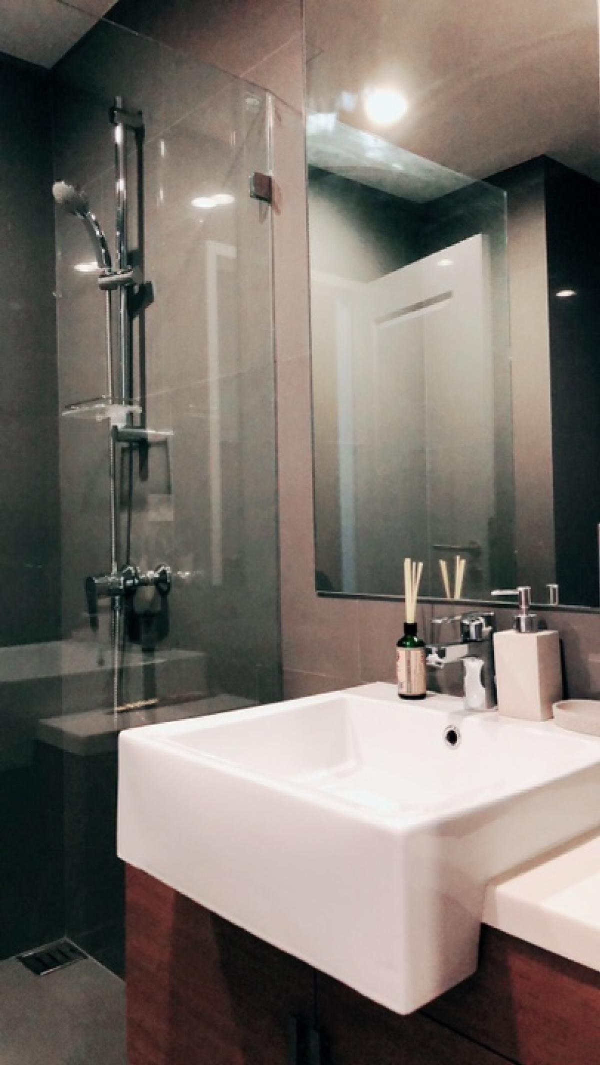 For RentCondoSathorn, Narathiwat : 🔥For urgent rent🔥Noble Silom Revo, fully furnished, open view, near BTS Surasak 150 meters, ready to move in