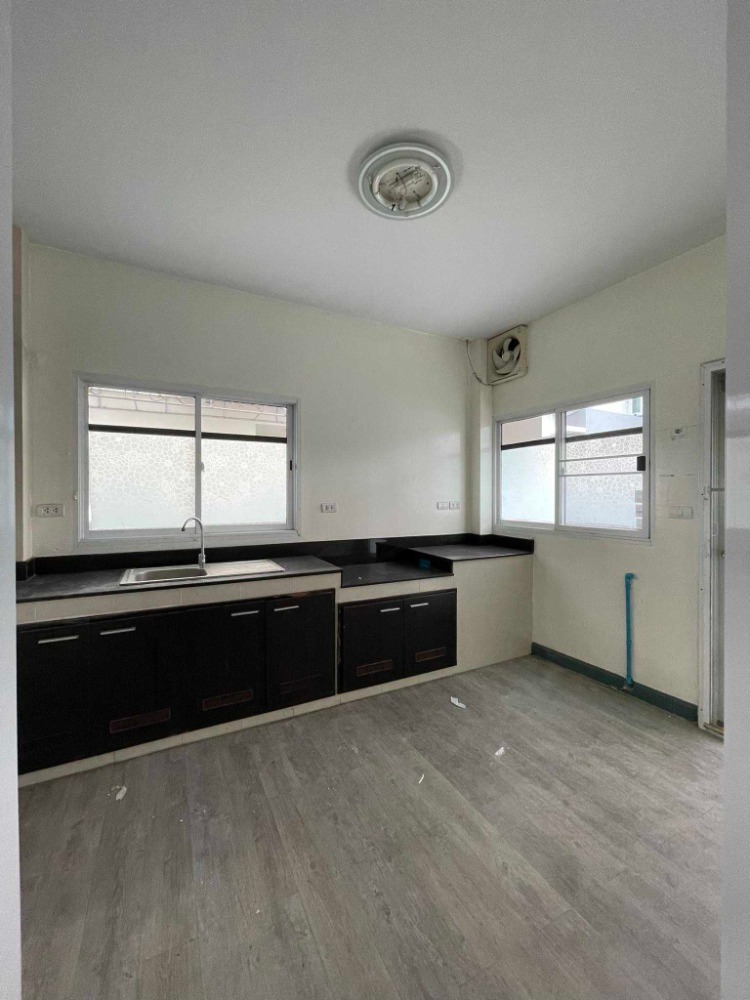 ขายบ้านสมุทรปราการ สำโรง : S-LEN101 ขาย บ้านเดี่ยว โครงการ เลอนีโอทู ศรีนครินทร์  ขนาด 78.4 ตรว. 2ชั้น  พื้นที่ใช้สอย 245 ตรม. 3นอน 3น้ำ 11.9ล้าน 064-959-8900