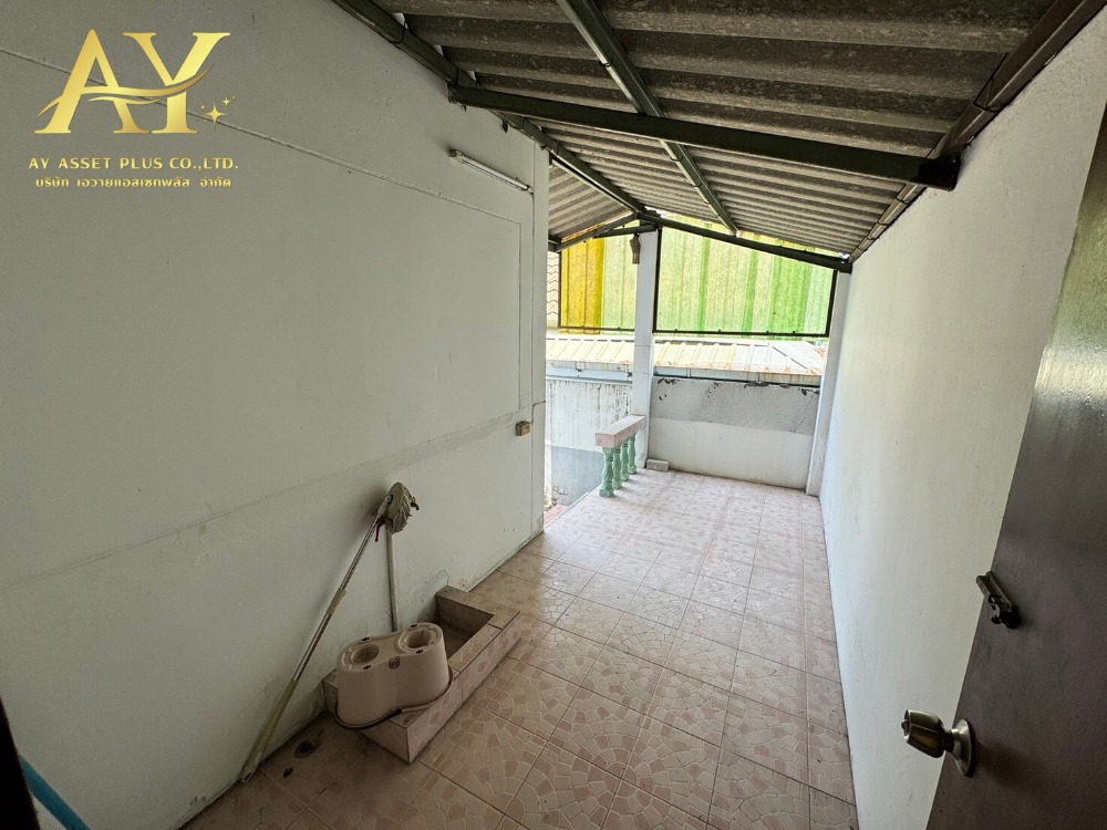 For SaleLandChaengwatana, Muangthong : House for sale with land, 99 sq m, Soi Chaengwattana 15, only 700 meters from the BTS.