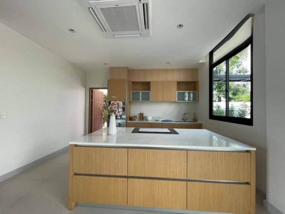 For SaleHouseNawamin, Ramindra : 📢👇Luxury house with private swimming pool Spacious space, decorated in modern style, airy and comfortable. Auspicious house number.