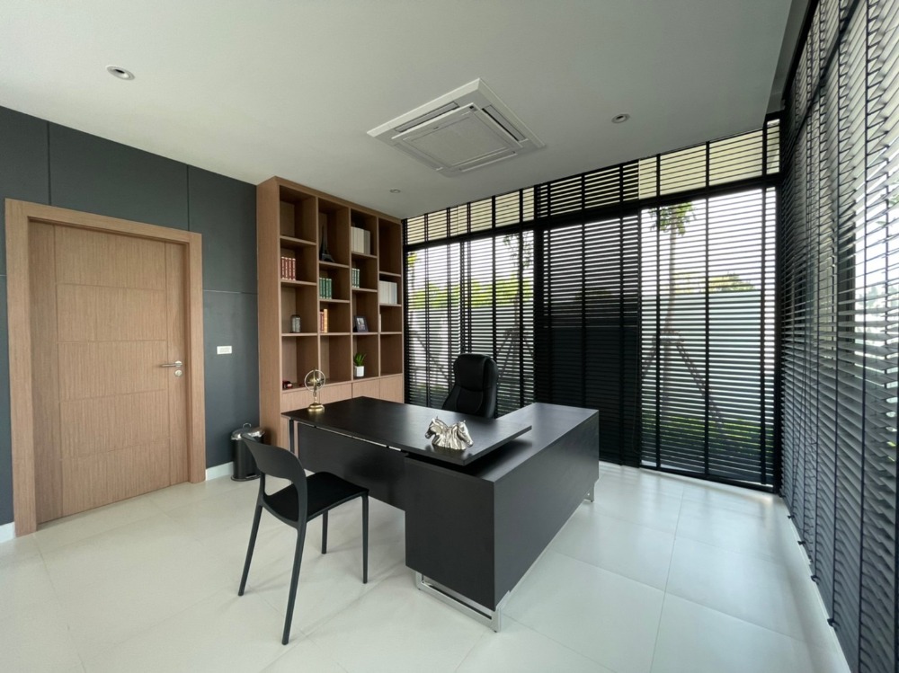 For SaleHouseNawamin, Ramindra : 📢👇Luxury house with private swimming pool Spacious space, decorated in modern style, airy and comfortable. Auspicious house number.