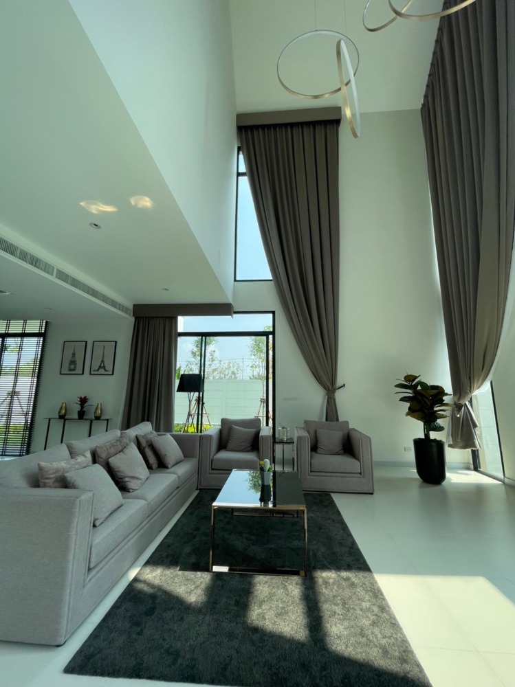 For SaleHouseNawamin, Ramindra : 📢👇Luxury house with private swimming pool Spacious space, decorated in modern style, airy and comfortable. Auspicious house number.