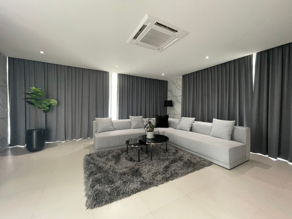 For SaleHouseNawamin, Ramindra : 📢👇Luxury house with private swimming pool Spacious space, decorated in modern style, airy and comfortable. Auspicious house number.