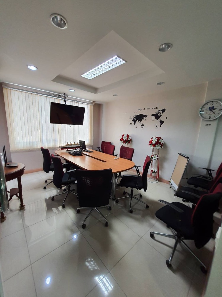 For RentShop HouseNawamin, Ramindra : 4.5 storey Commercial building for rent, near skytrain station Ramindra Km.6, can be partially or whole building rent. Fully furnished, ready to move in 租相连的两栋商铺 , 地段极佳, 轻轨站，交通很方便. 宽8米一共4.5层，楼前有停车场