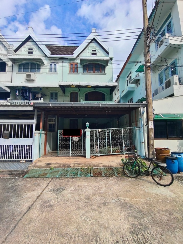 ขายทาวน์โฮมโชคชัย4 ลาดพร้าว71 : ขายด่วน ทาวน์เเฮาส์ 28 ตร.วา 3 ชั้น ลาดพร้าว64 แยก2 หมู่บ้านพรรณวดี
