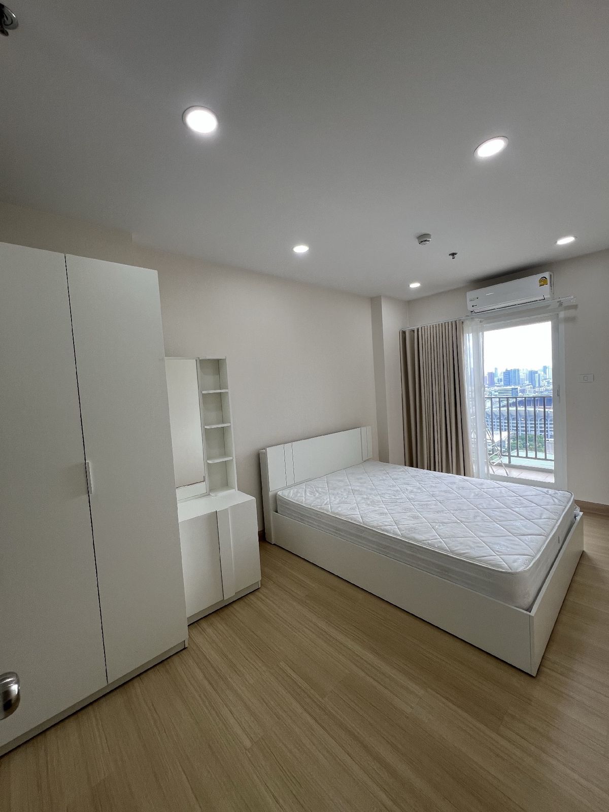 For SaleCondoRamkhamhaeng, Hua Mak : Supalai Veranda Ramkhamhaeng *OWNER SELLING* One Bedroom Plus 43 sq.m. Building B, 30th floor