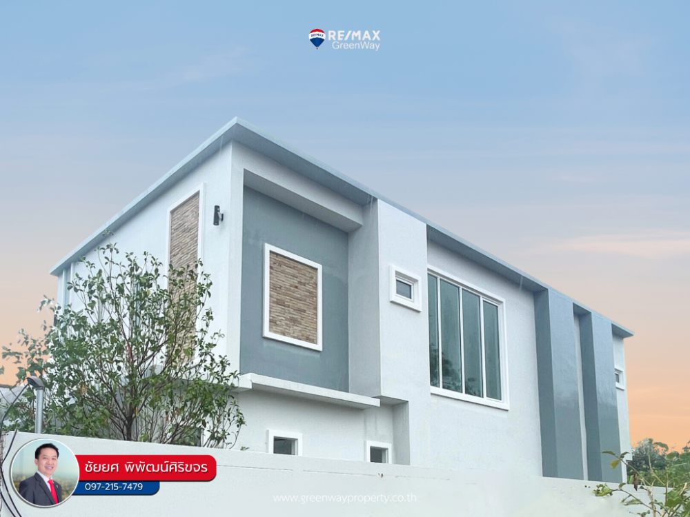 For SaleHouseSamut Prakan,Samrong : House for sale, Thepharak, Sri Charoen Villa Village, next to the main road, first-hand house with swimming pool (corner house)