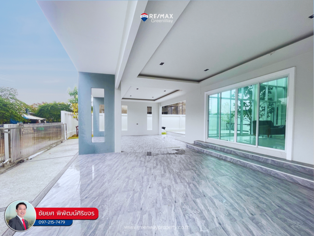 For SaleHouseSamut Prakan,Samrong : House for sale, Thepharak, Sri Charoen Villa Village, next to the main road, first-hand house with swimming pool (corner house)