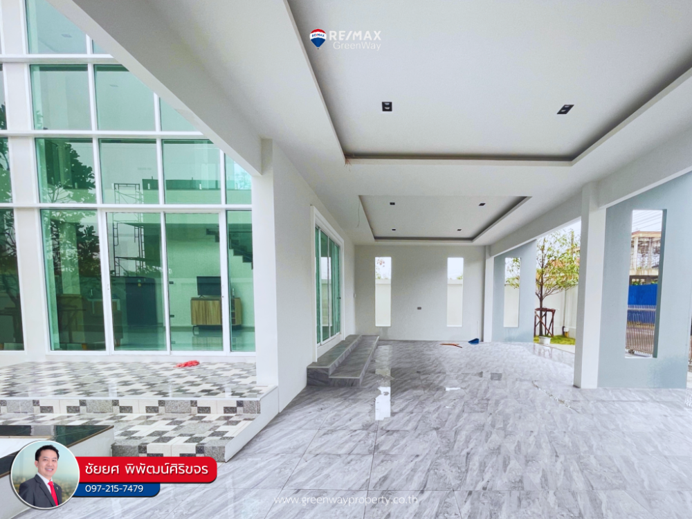 For SaleHouseSamut Prakan,Samrong : House for sale, Thepharak, Sri Charoen Villa Village, next to the main road, first-hand house with swimming pool (corner house)