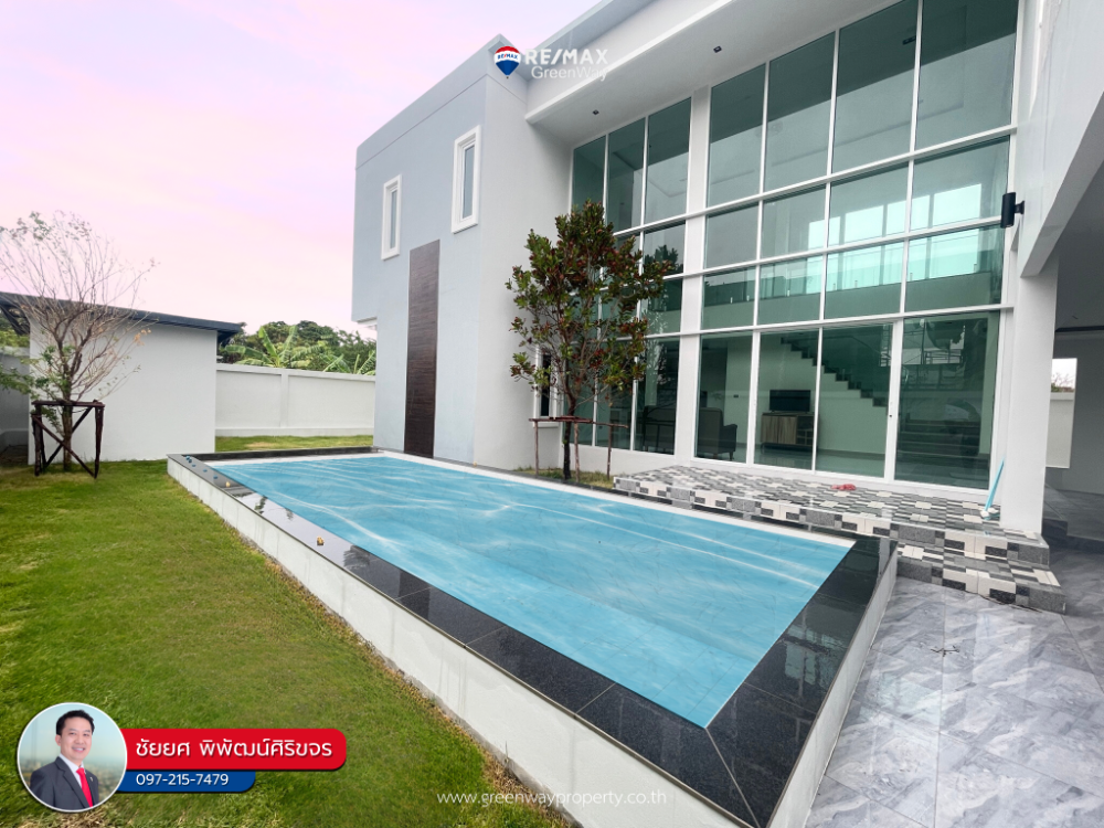 For SaleHouseSamut Prakan,Samrong : House for sale, Thepharak, Sri Charoen Villa Village, next to the main road, first-hand house with swimming pool (corner house)