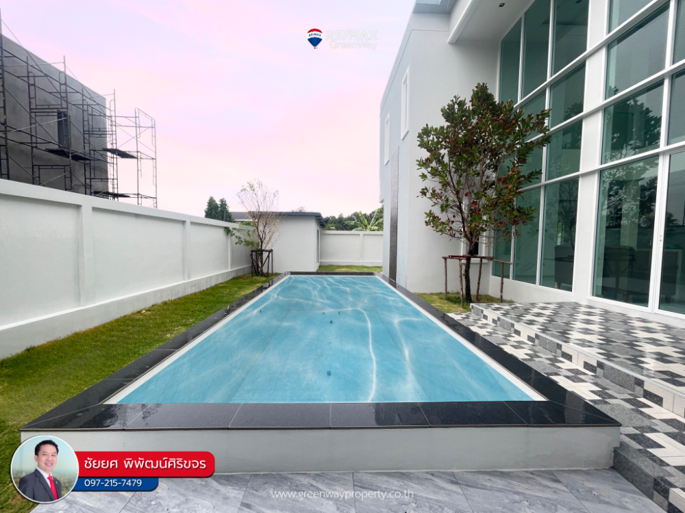 For SaleHouseSamut Prakan,Samrong : House for sale, Thepharak, Sri Charoen Villa Village, next to the main road, first-hand house with swimming pool (corner house)