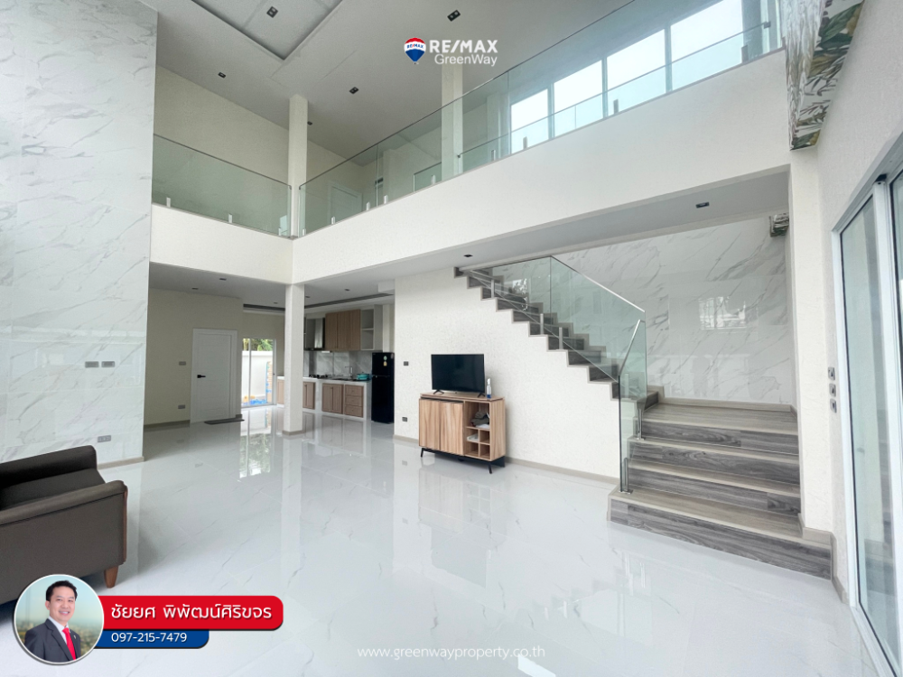 For SaleHouseSamut Prakan,Samrong : House for sale, Thepharak, Sri Charoen Villa Village, next to the main road, first-hand house with swimming pool (corner house)