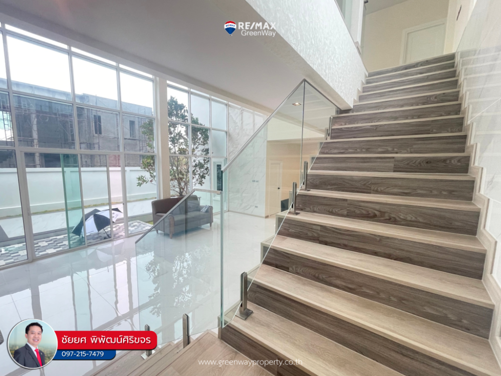 For SaleHouseSamut Prakan,Samrong : House for sale, Thepharak, Sri Charoen Villa Village, next to the main road, first-hand house with swimming pool (corner house)