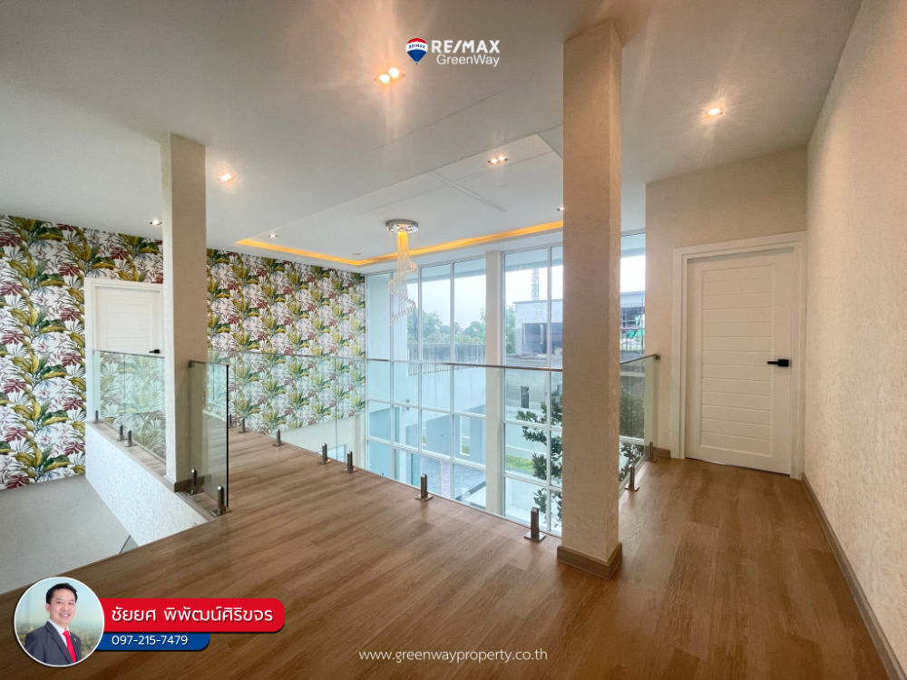 For SaleHouseSamut Prakan,Samrong : House for sale, Thepharak, Sri Charoen Villa Village, next to the main road, first-hand house with swimming pool (corner house)