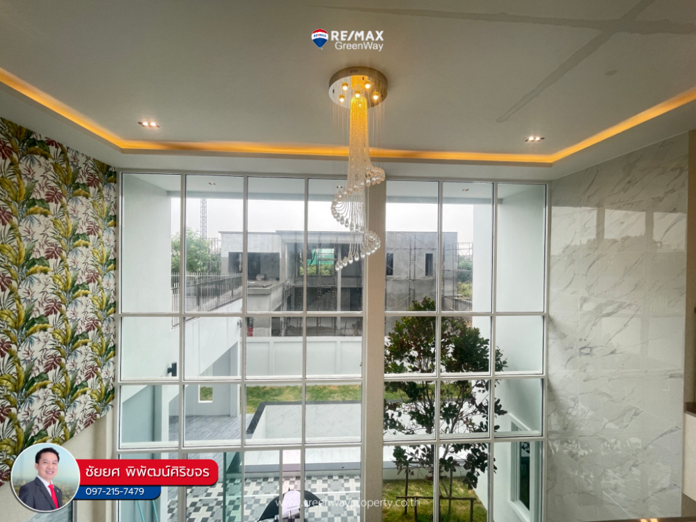 For SaleHouseSamut Prakan,Samrong : House for sale, Thepharak, Sri Charoen Villa Village, next to the main road, first-hand house with swimming pool (corner house)