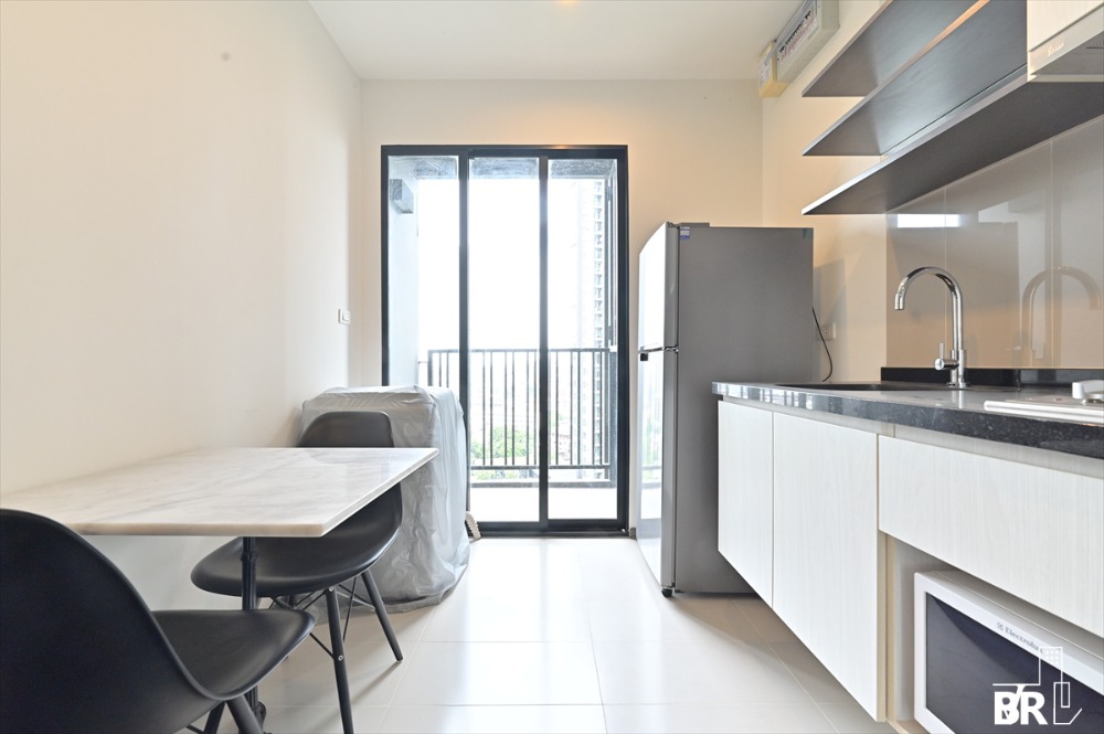 ขายคอนโดอ่อนนุช อุดมสุข : ขายด่วน ห้องสวย วิวสวย หายากนะคะ The Base Park East  31ตารางเมตร ชั้น1x สอบถามเพิ่มเติมได้ค่ะ 0898578865